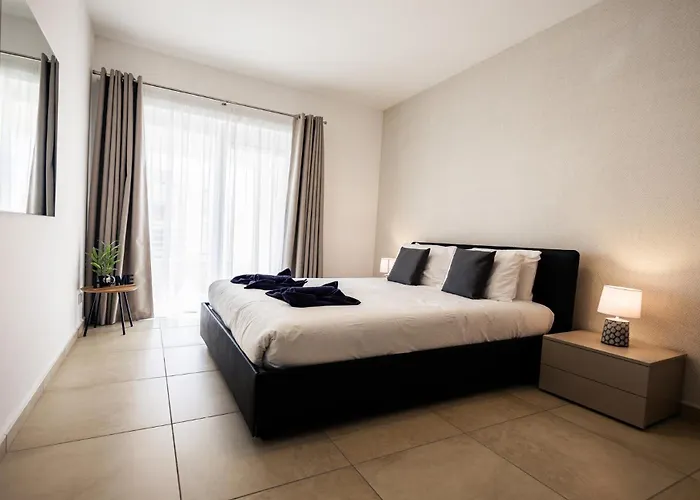 Apartamento Luxury With Pool And Terrace, Location Sliema