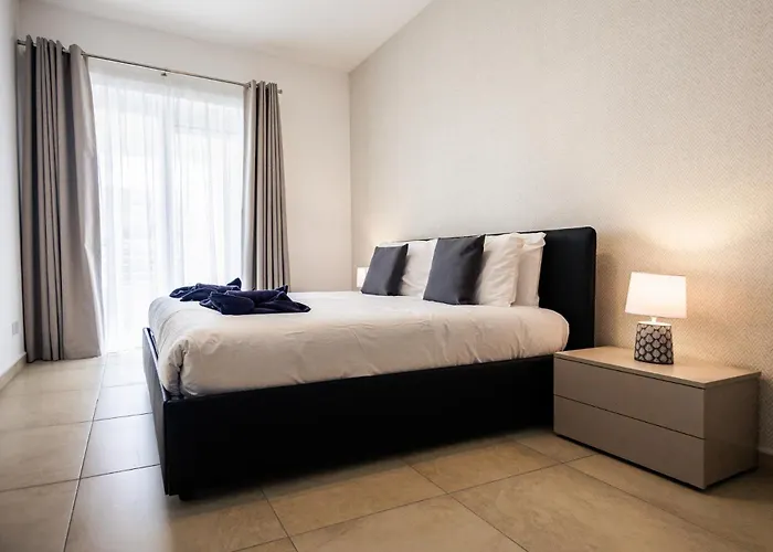 Luxury With Pool And Terrace, Location Sliema