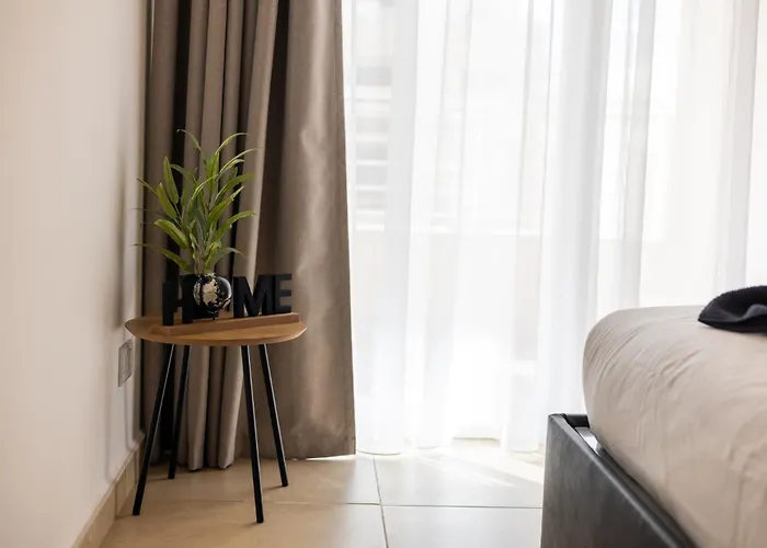 Luxury With Pool And Terrace, Location Sliema