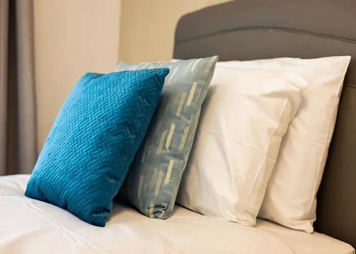 Luxury With Pool And Terrace, Location Apartamento