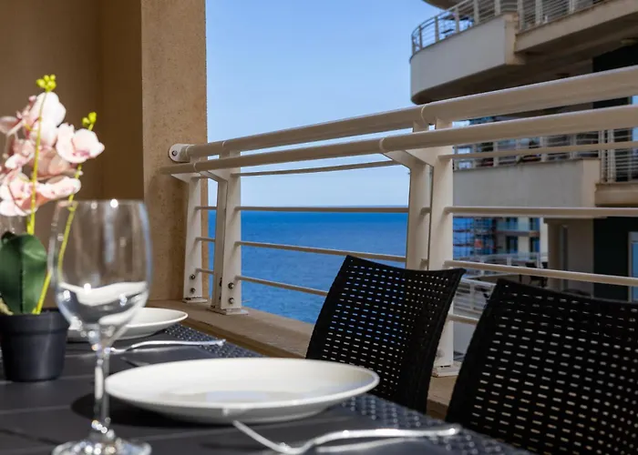 Luxury With Pool And Terrace, Location Sliema