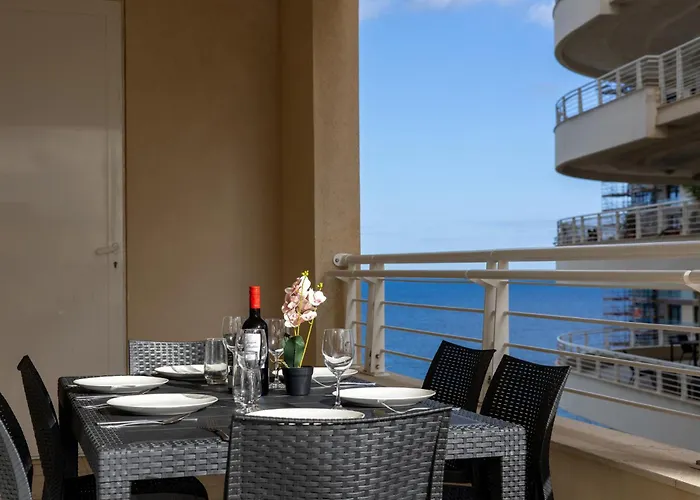 Apartamento Luxury With Pool And Terrace, Location Sliema
