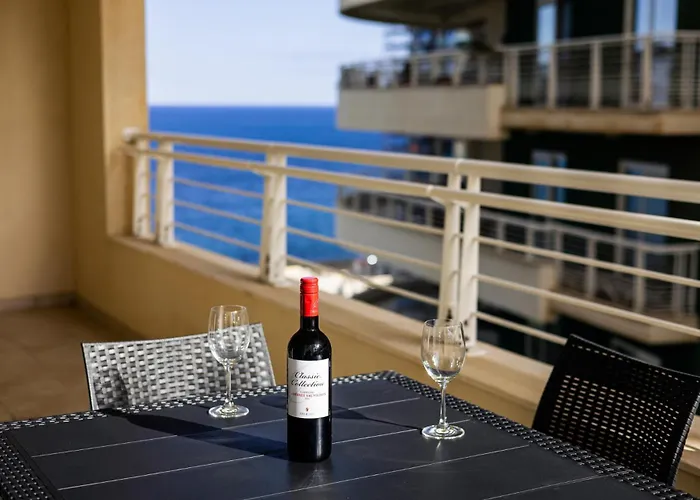 Luxury With Pool And Terrace, Location Apartamento