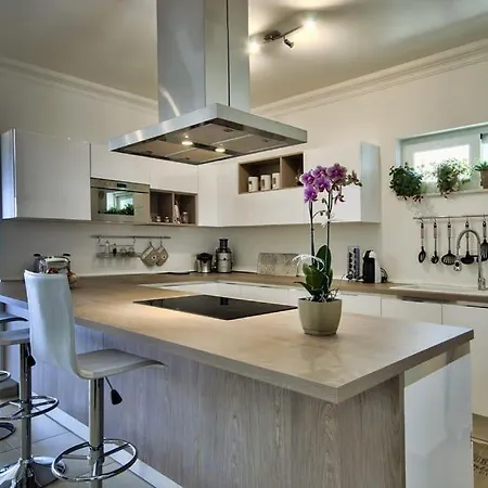 Luxury With Pool And Terrace, Location Appartamento *